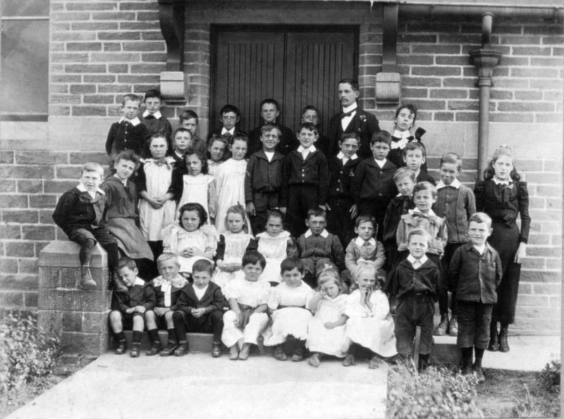 Long Preston School Group 2.JPG - Long Preston School Group.   ( Date not known - Can anyone date this and name any of the pupils or teacher? ) 